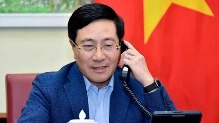 Nội dung: Mùa hè đang đầy vui vẻ với những xu hướng mới, và Huda Ice Twist đang chinh